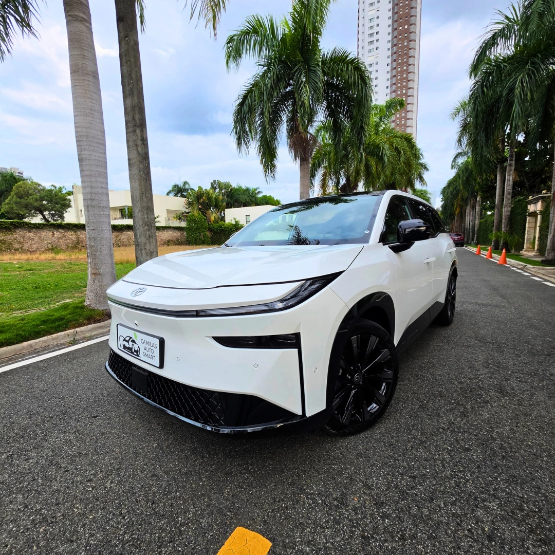 Toyota bZ3X Max 2026 blanco - exterior frontal tres cuartos
